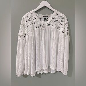 Express Blouse Women's White Lace Long Sleeve Flowy Pleated Size Medium NWT